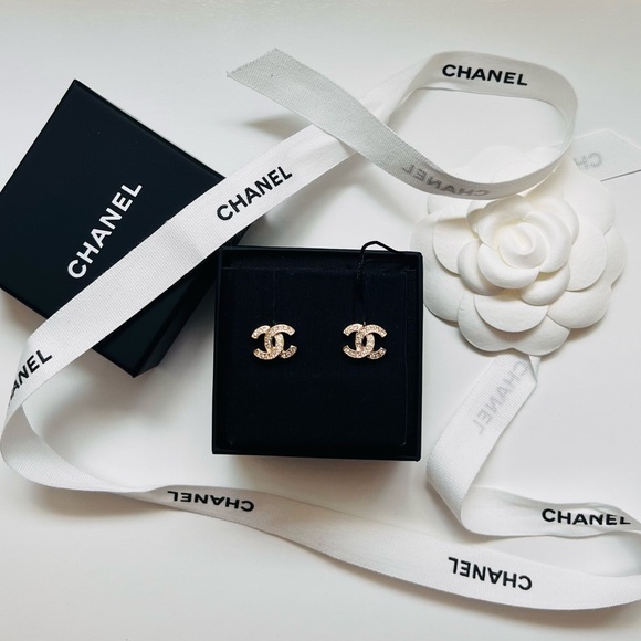 🔥CHANEL Crystal CC Earrings - Picture 2 of 9
